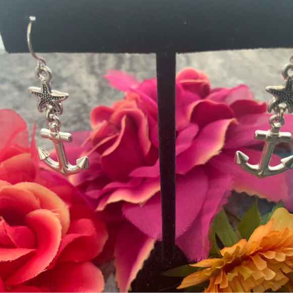NWOT Nautical anchor/starfish pierced earrings in silver - Picture 2 of 5